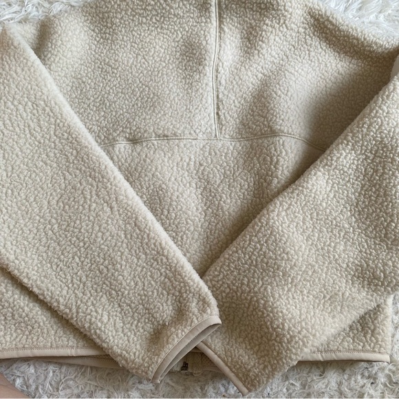 Aritzia TNA Polartec® Thermal Pro™ Mockneck Hi-hip Zip-up - Picture 3 of 7